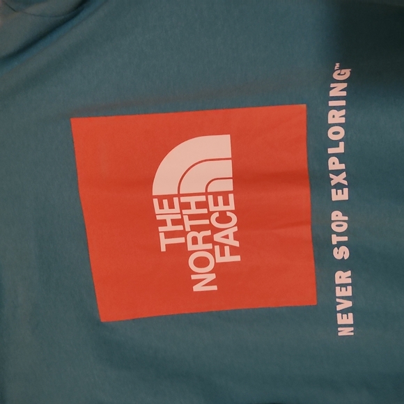 Small north face tee. - Picture 2 of 3